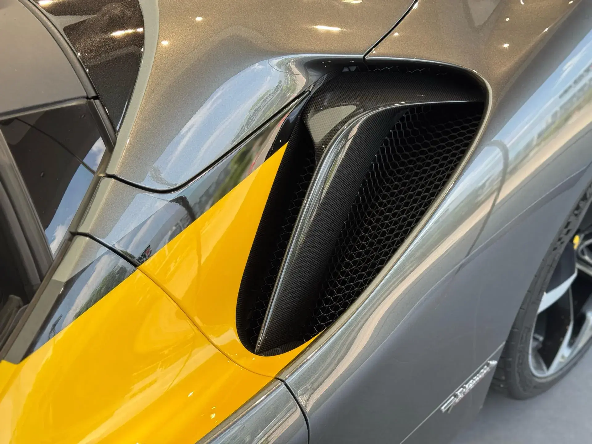 2021 FERRARI SF90 thumbnail 2