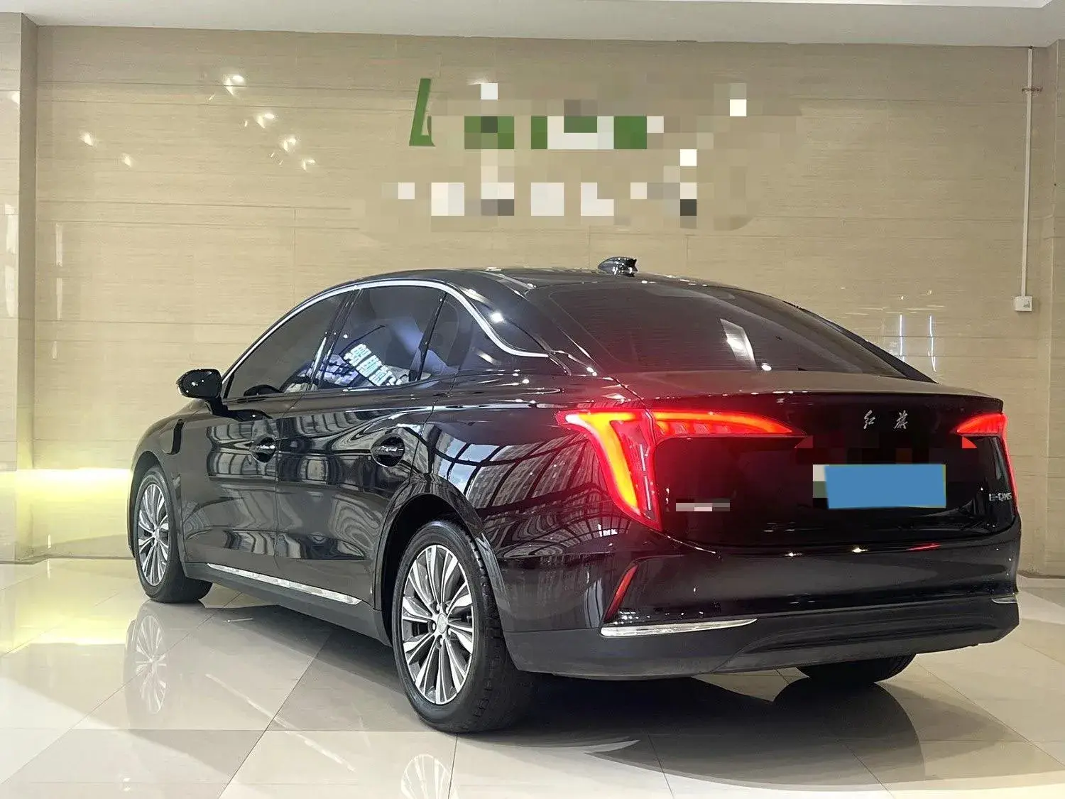 2022 HONGQI E-QM5 thumbnail 3