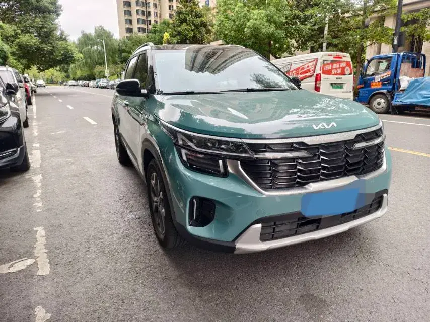 2023 KIA SELTOS thumbnail 2