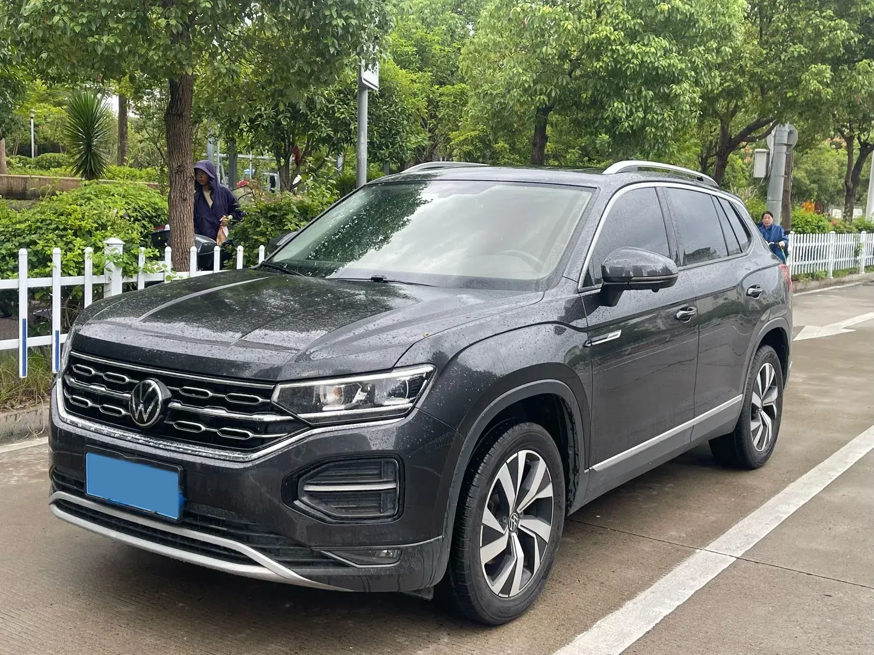 2021 VOLKSWAGEN TAYRON view 1