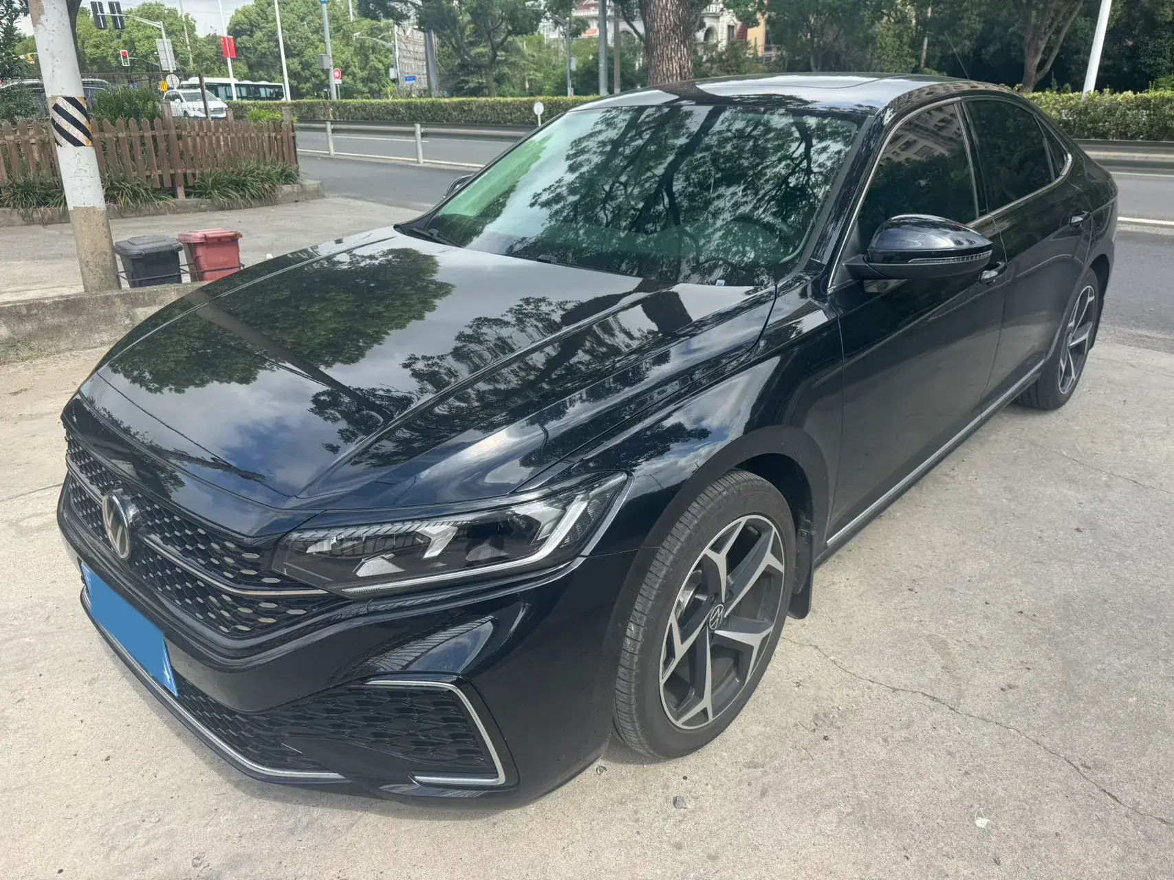 2024 VOLKSWAGEN PASSAT view 1