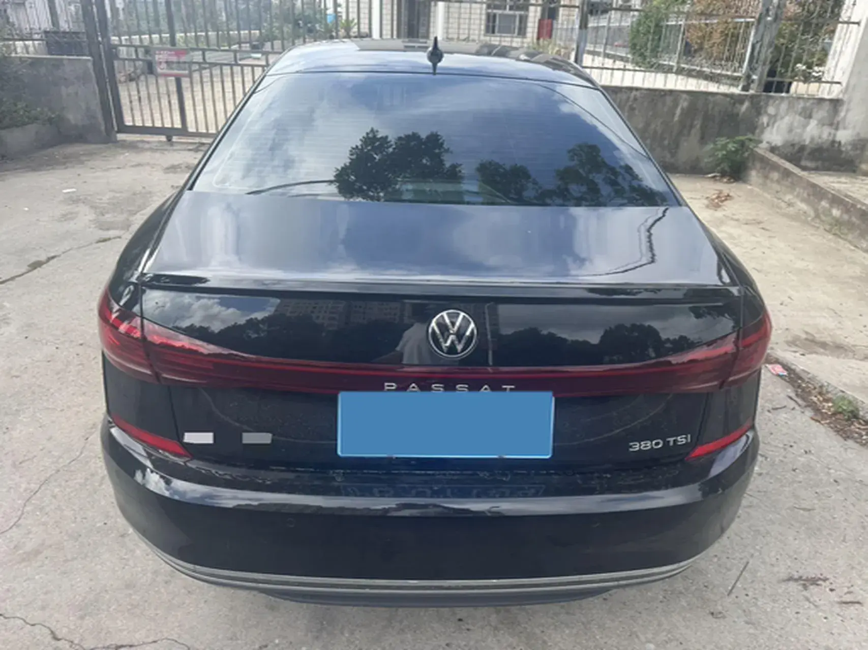 2024 VOLKSWAGEN PASSAT thumbnail 3