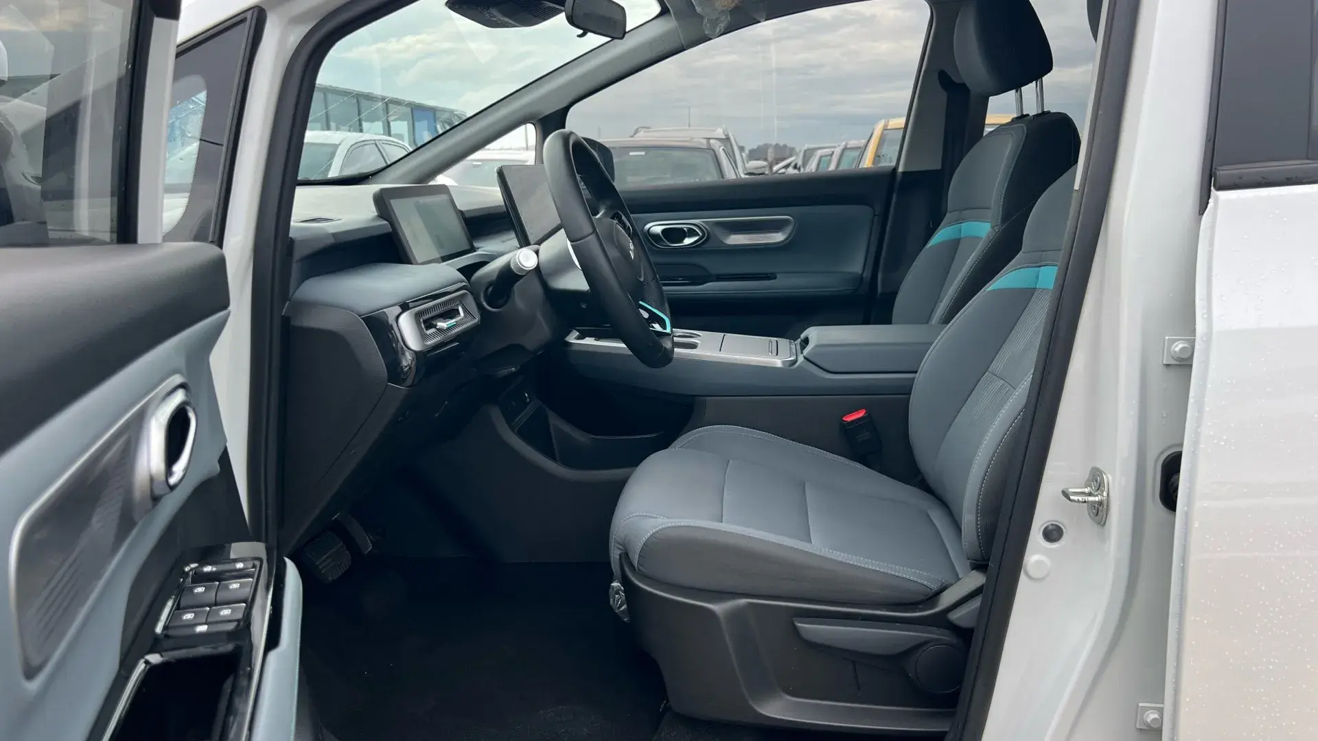 2023 AION Y thumbnail 4