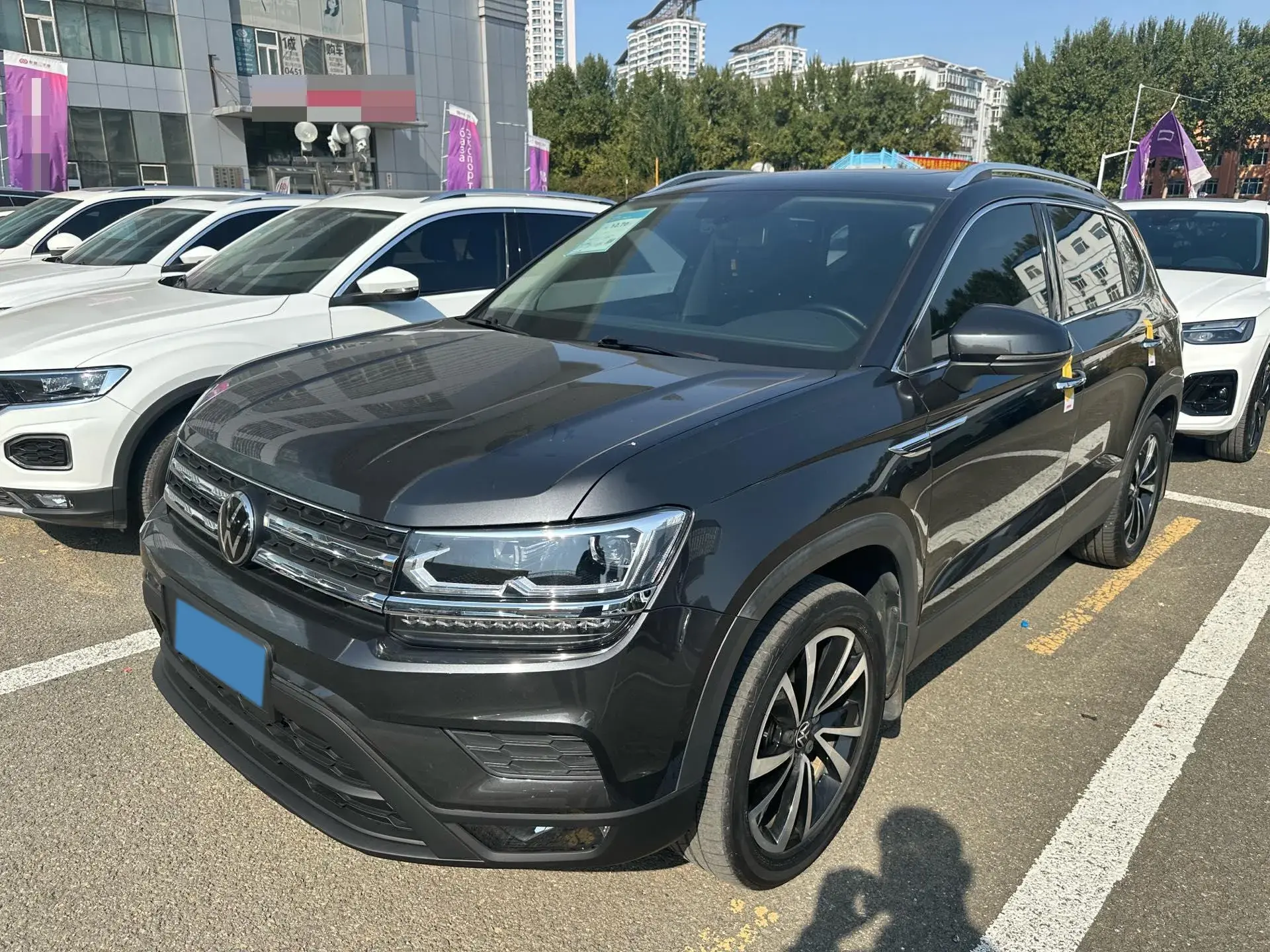 2022 VOLKSWAGEN THARU view 1