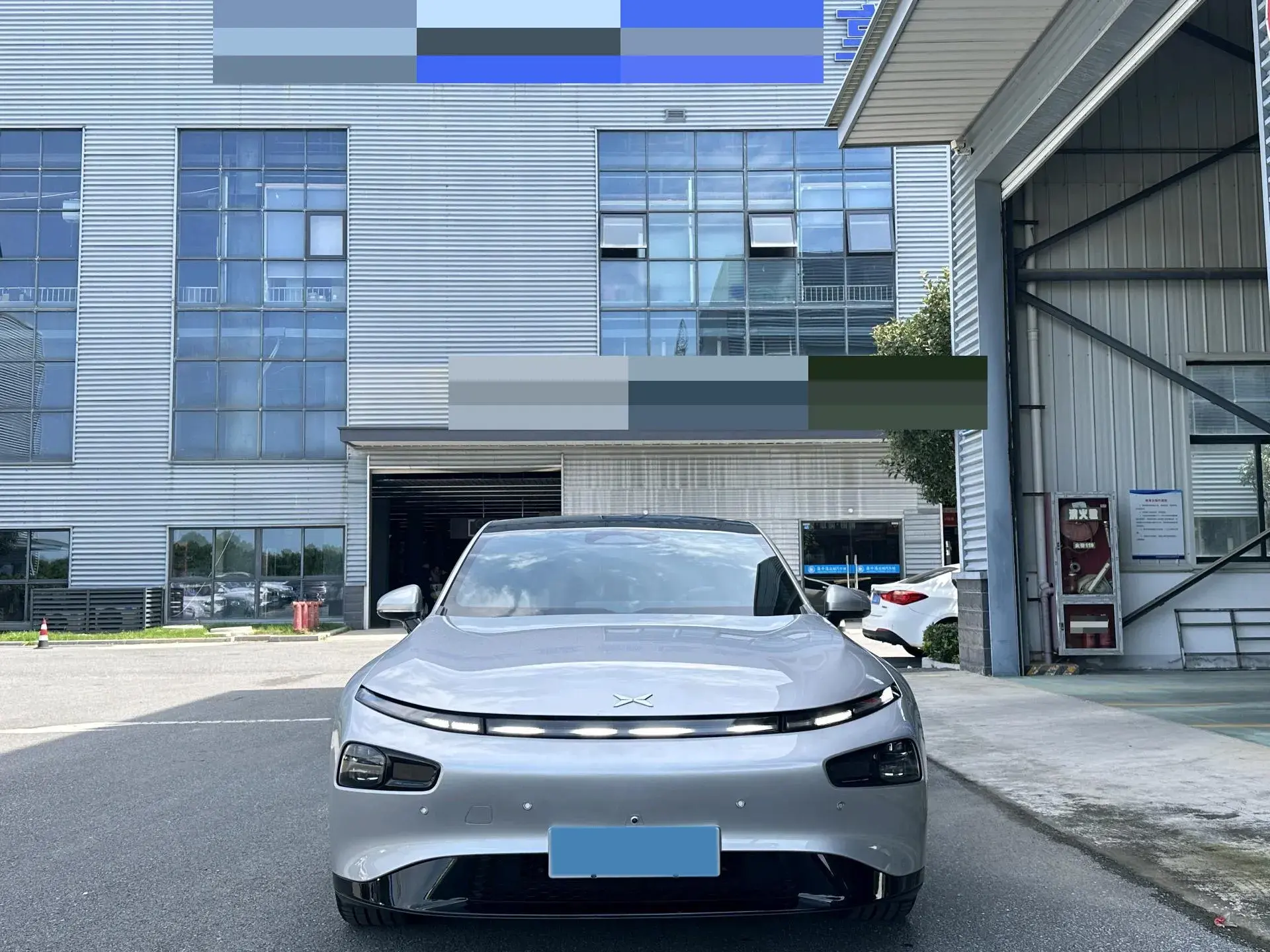 2023 XPENG P7 thumbnail 2