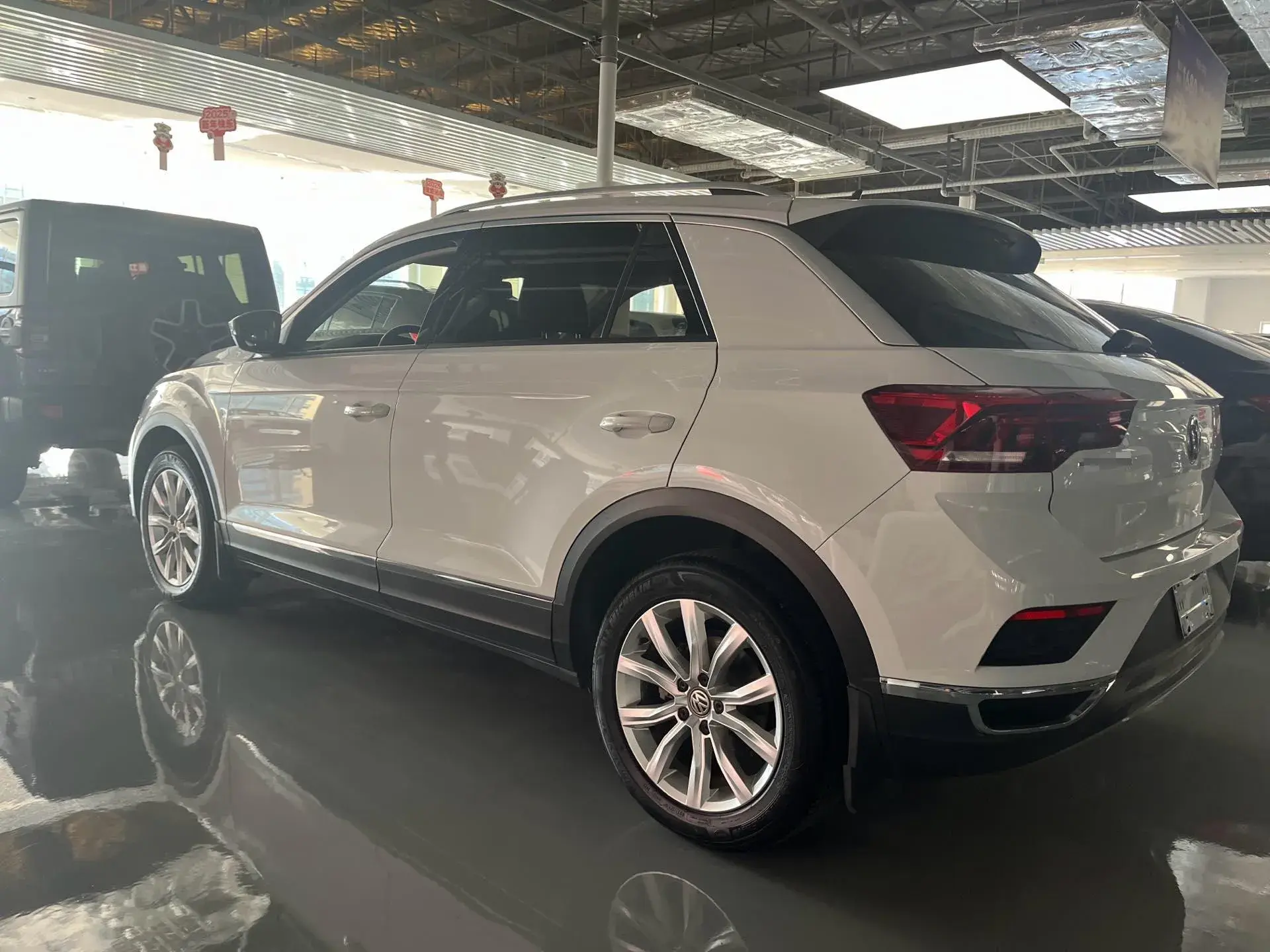 2018 VOLKSWAGEN T-ROC thumbnail 2