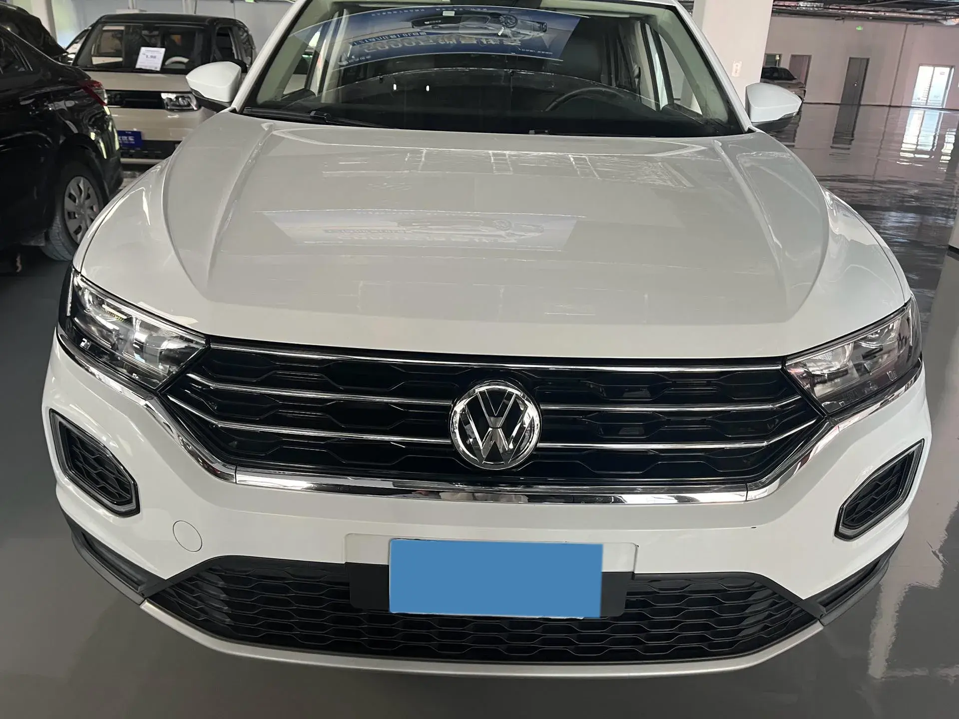 2018 VOLKSWAGEN T-ROC thumbnail 3