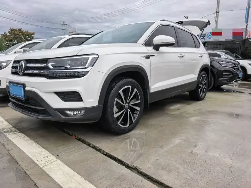 2021 VOLKSWAGEN THARU view 1