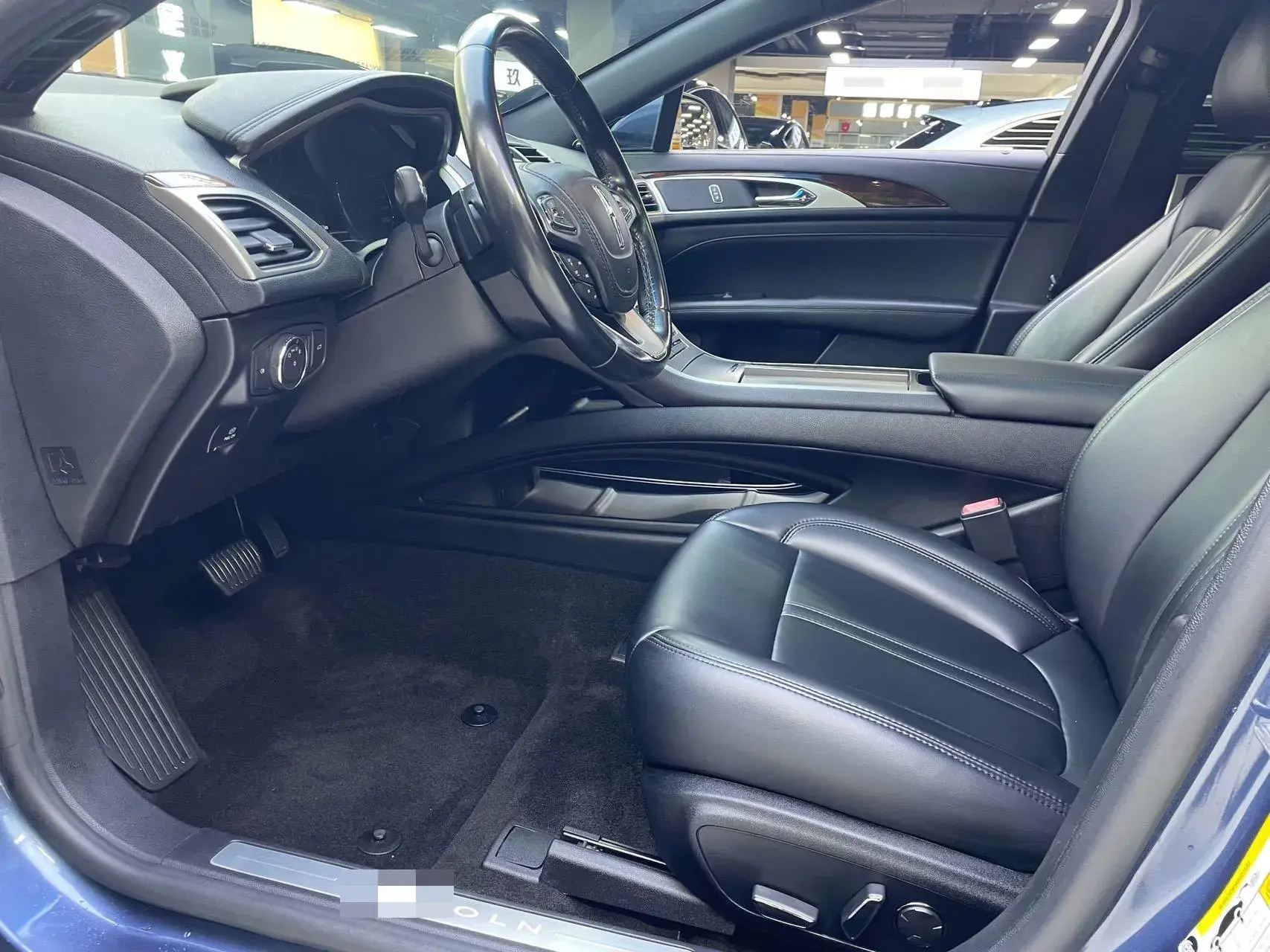 2019 LINCOLN MKZ thumbnail 4