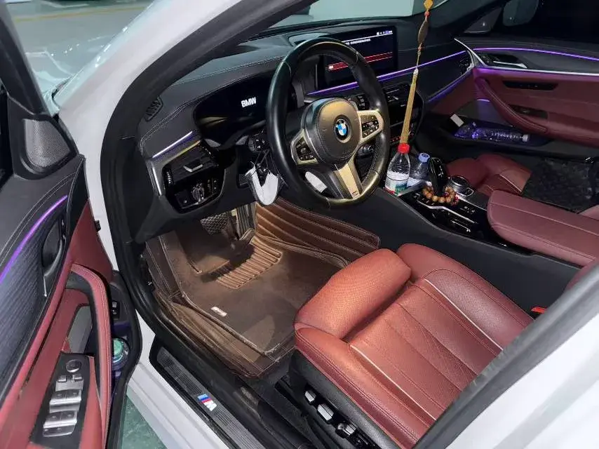 2022 BMW 5 thumbnail 2