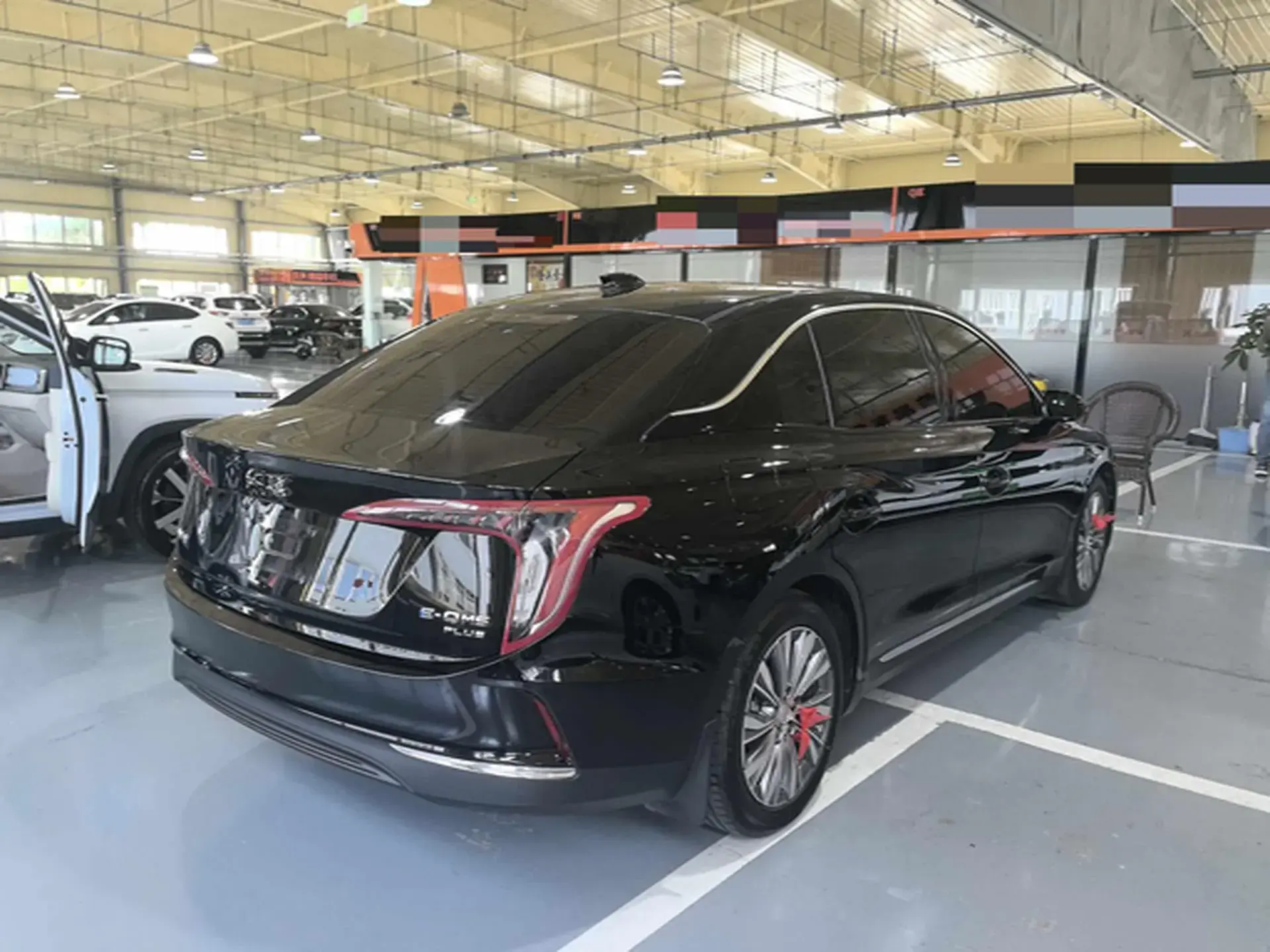 2024 HONGQI E-QM5 thumbnail 4