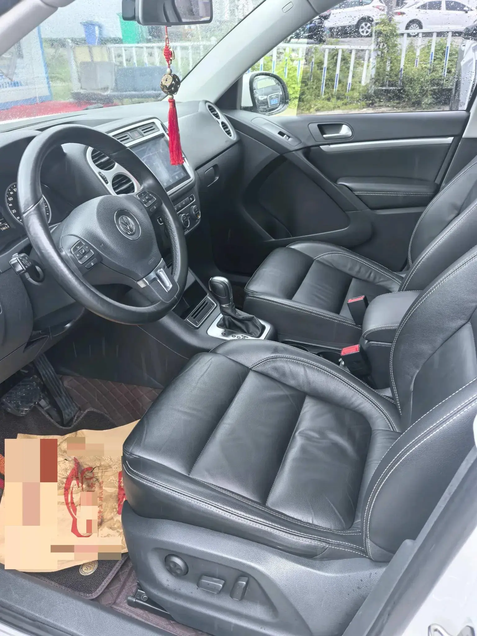 2017 VOLKSWAGEN TIGUAN thumbnail 3