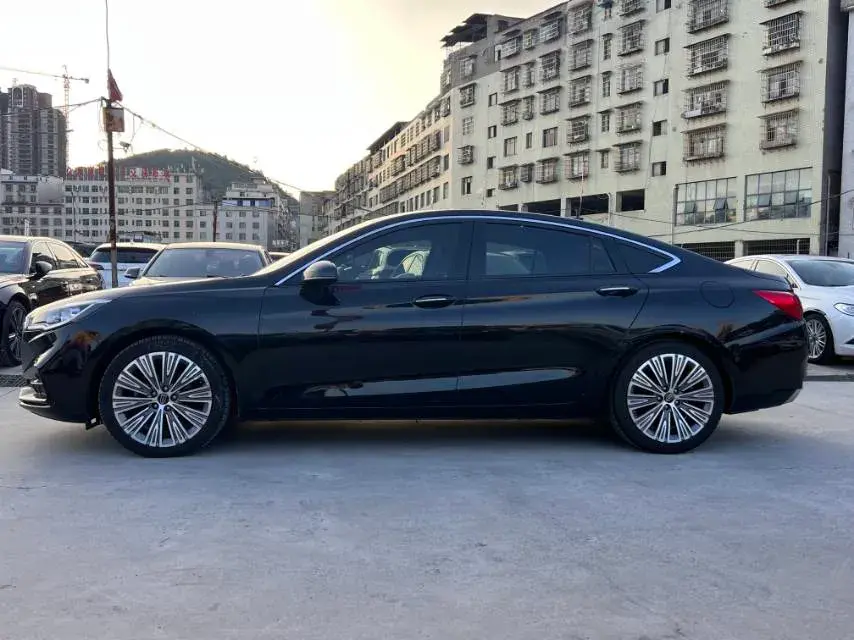 2022 HONGQI H5 thumbnail 3