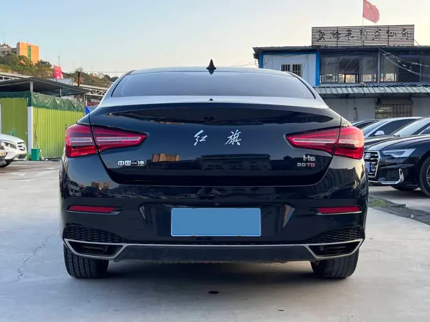 2022 HONGQI H5 thumbnail 4