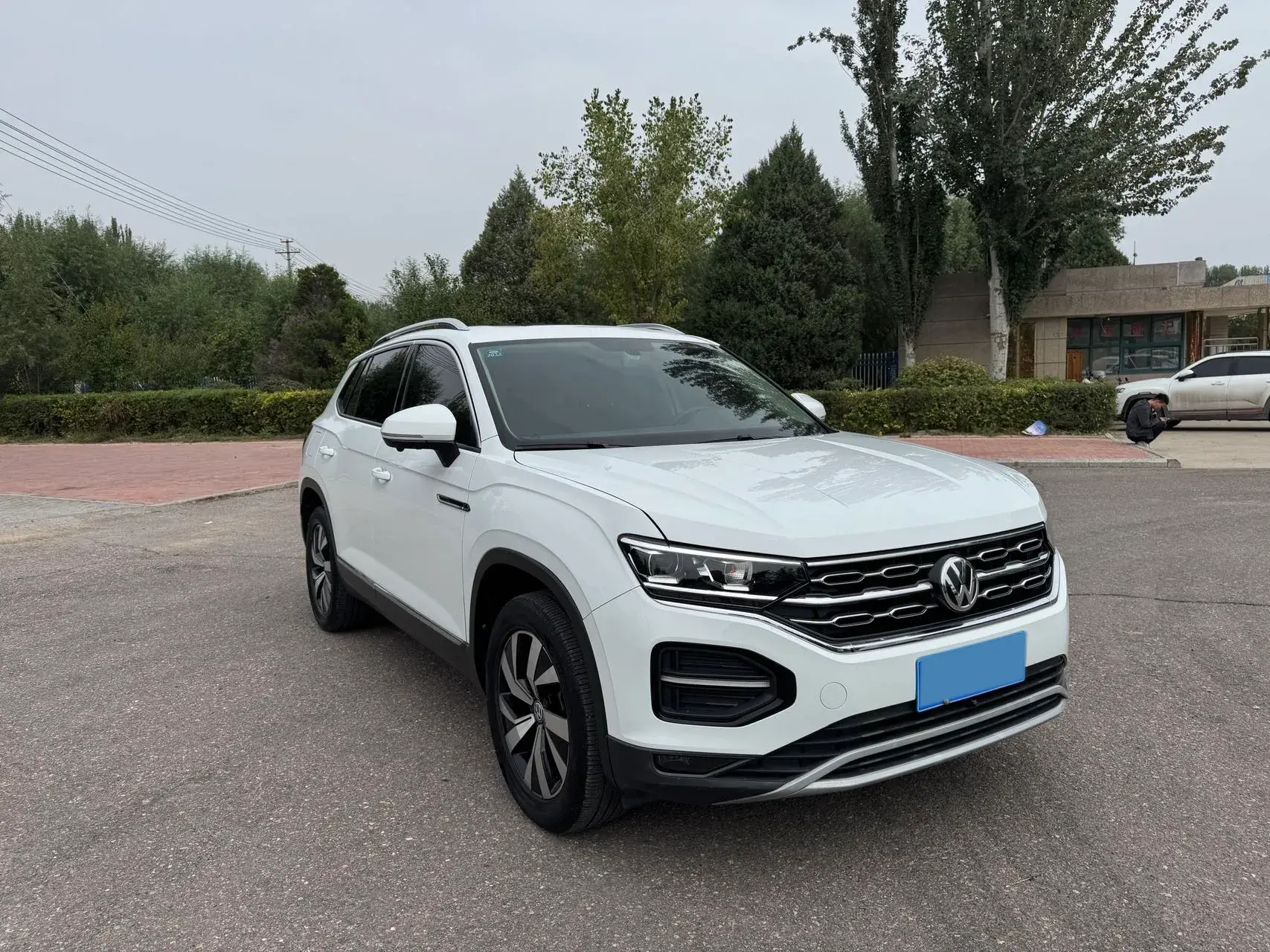 2020 VOLKSWAGEN TAYRON thumbnail 3