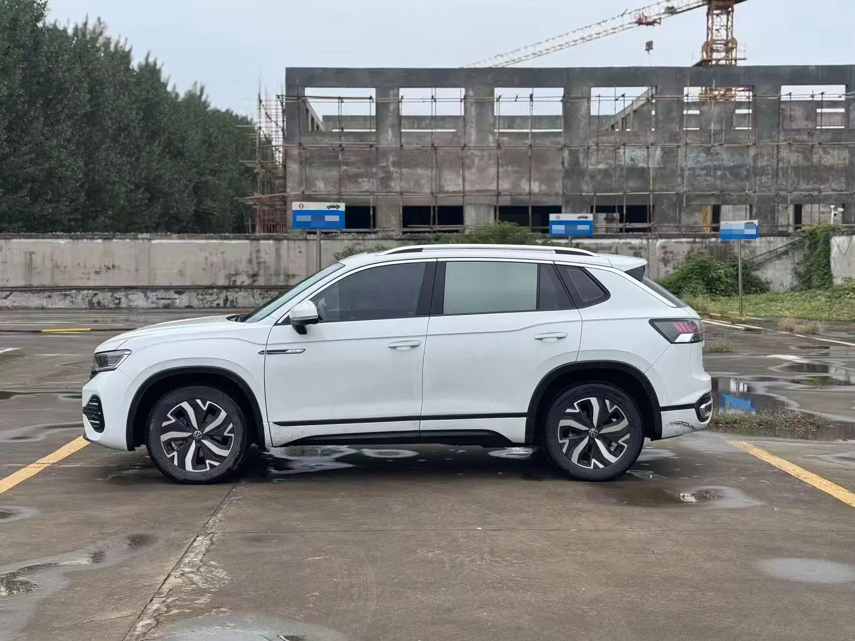 2023 VOLKSWAGEN TAYRON thumbnail 3