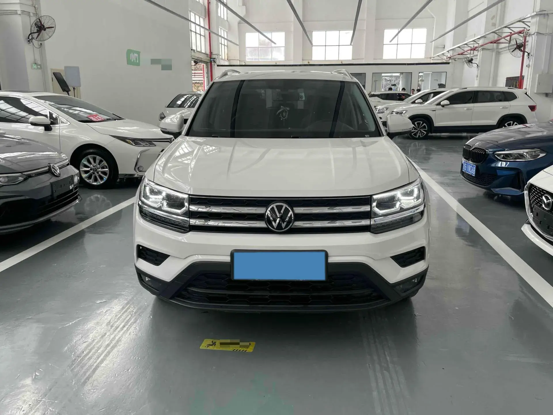 2021 VOLKSWAGEN THARU thumbnail 2