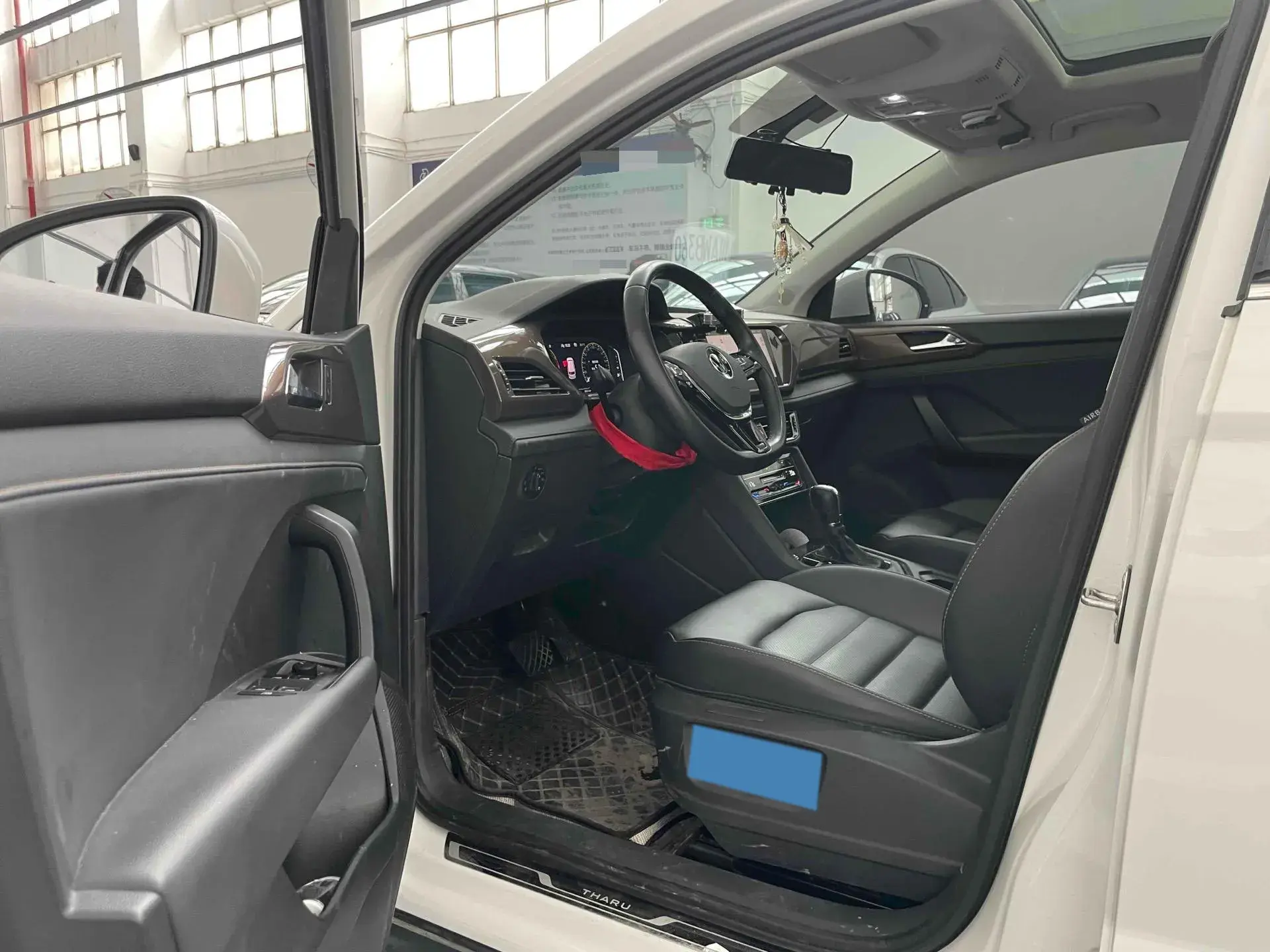 2021 VOLKSWAGEN THARU thumbnail 4