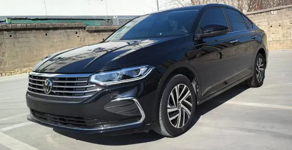 2024 VOLKSWAGEN LAVIDA view 1