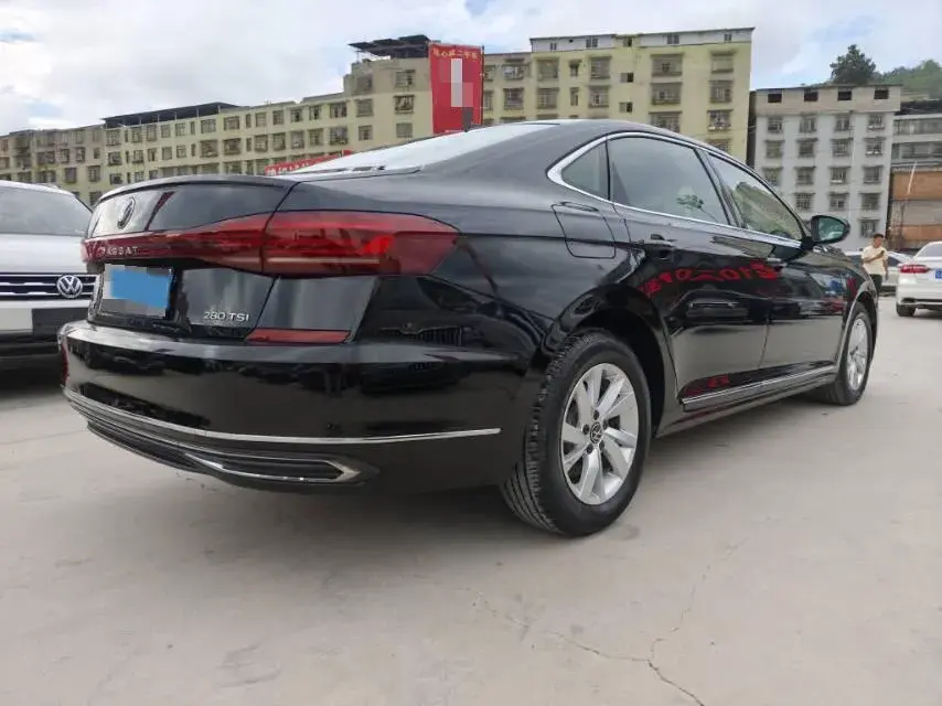 2022 VOLKSWAGEN PASSAT thumbnail 4