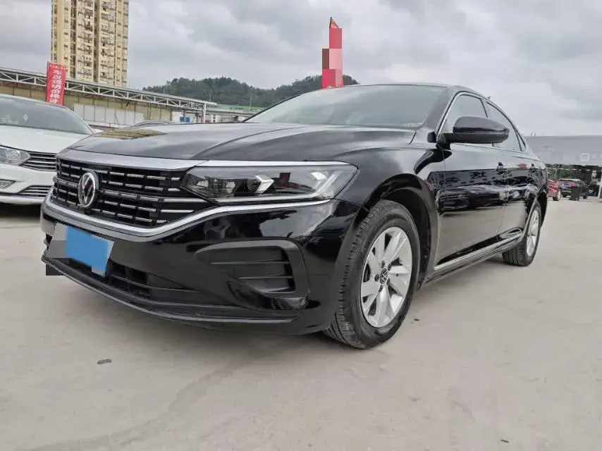 2022 VOLKSWAGEN PASSAT view 1