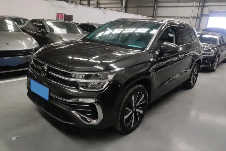 2023 VOLKSWAGEN THARU view 1