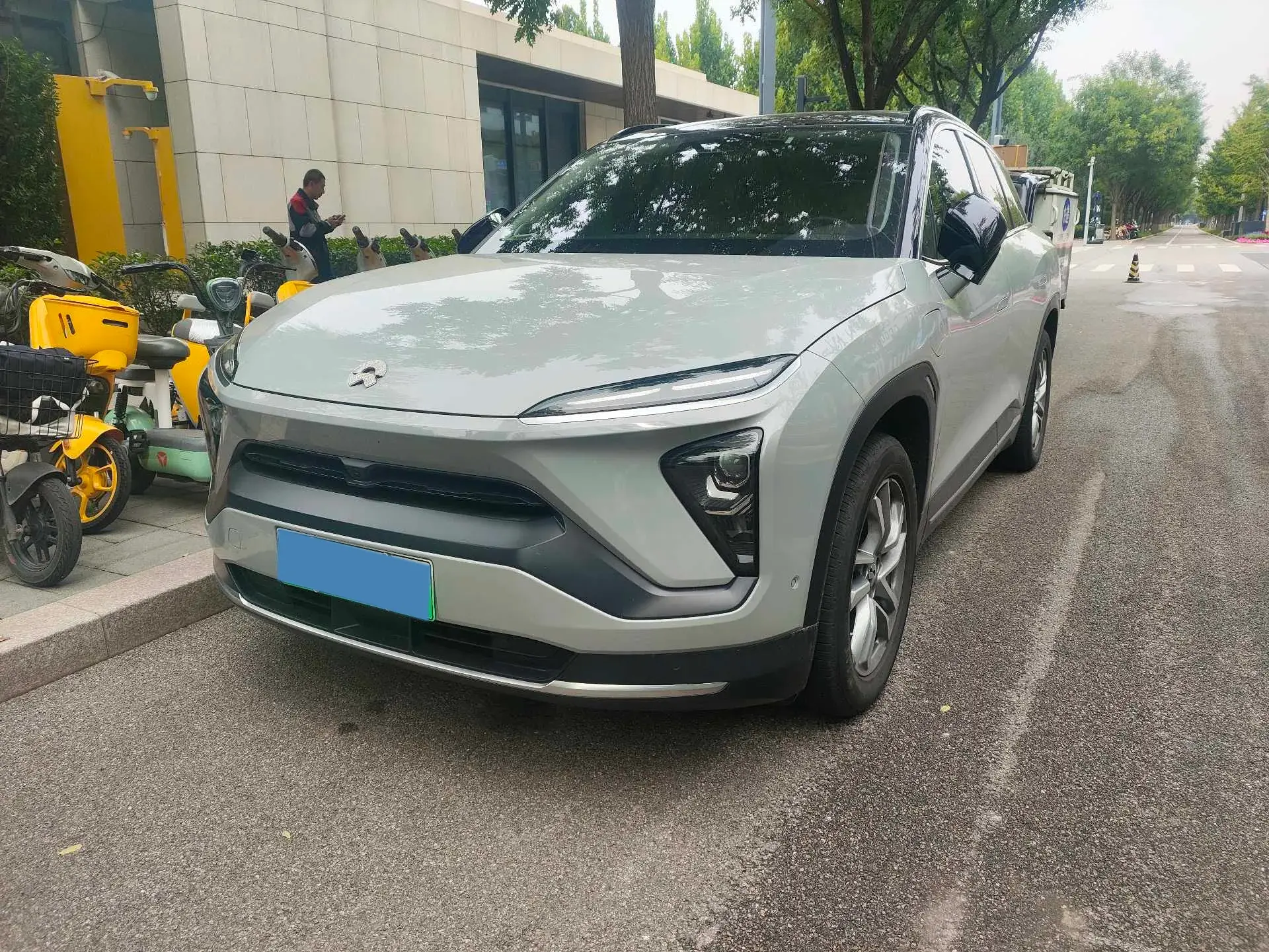 2020 NIO EC6 view 1