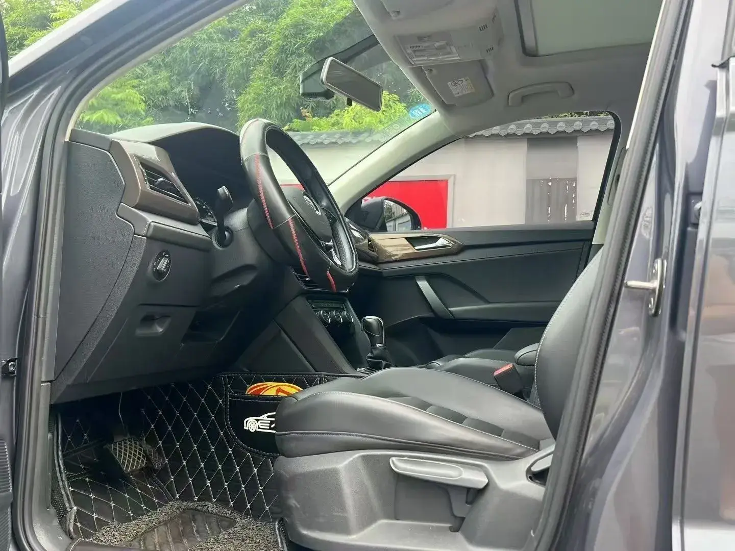 2019 VOLKSWAGEN THARU thumbnail 4