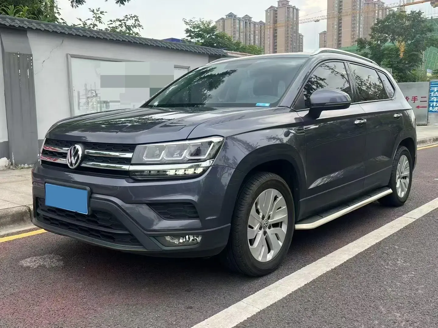 2019 VOLKSWAGEN THARU view 1