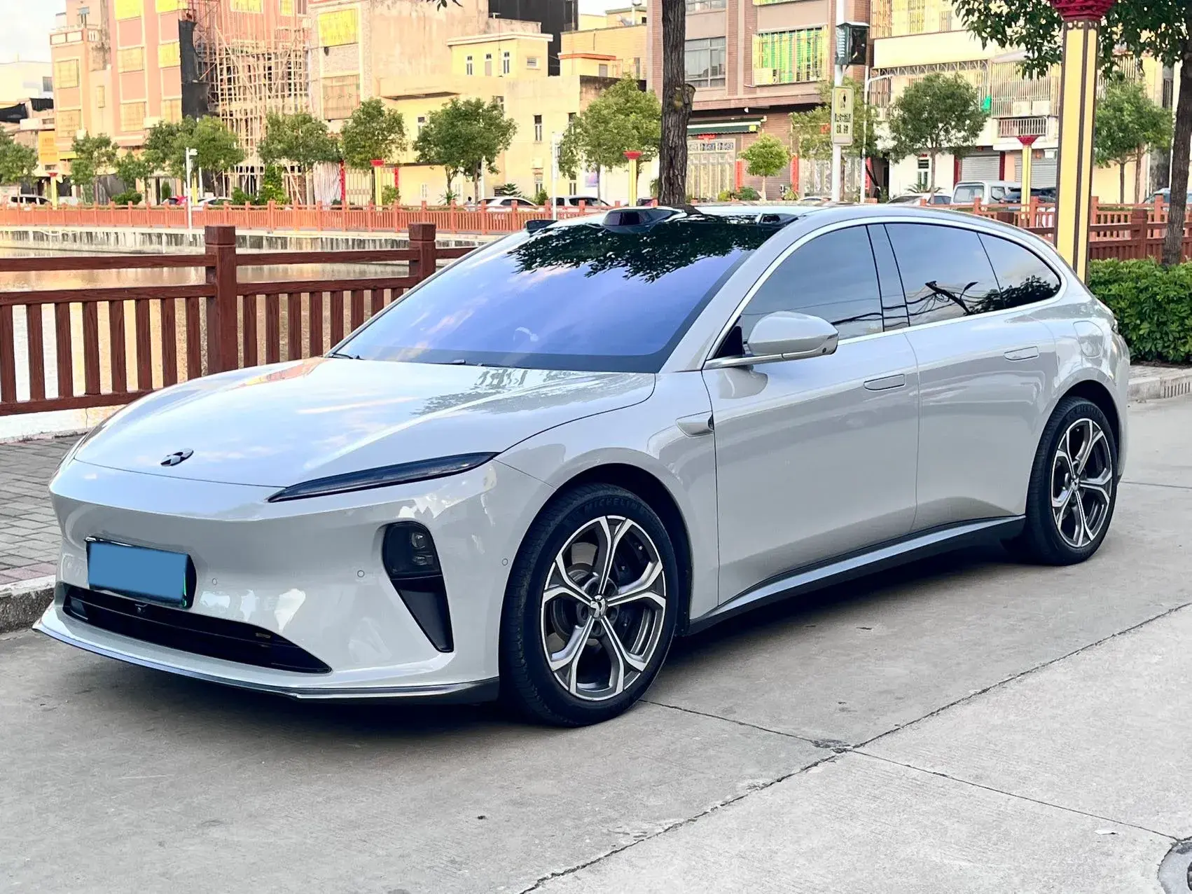 2024 NIO ET5T view 1