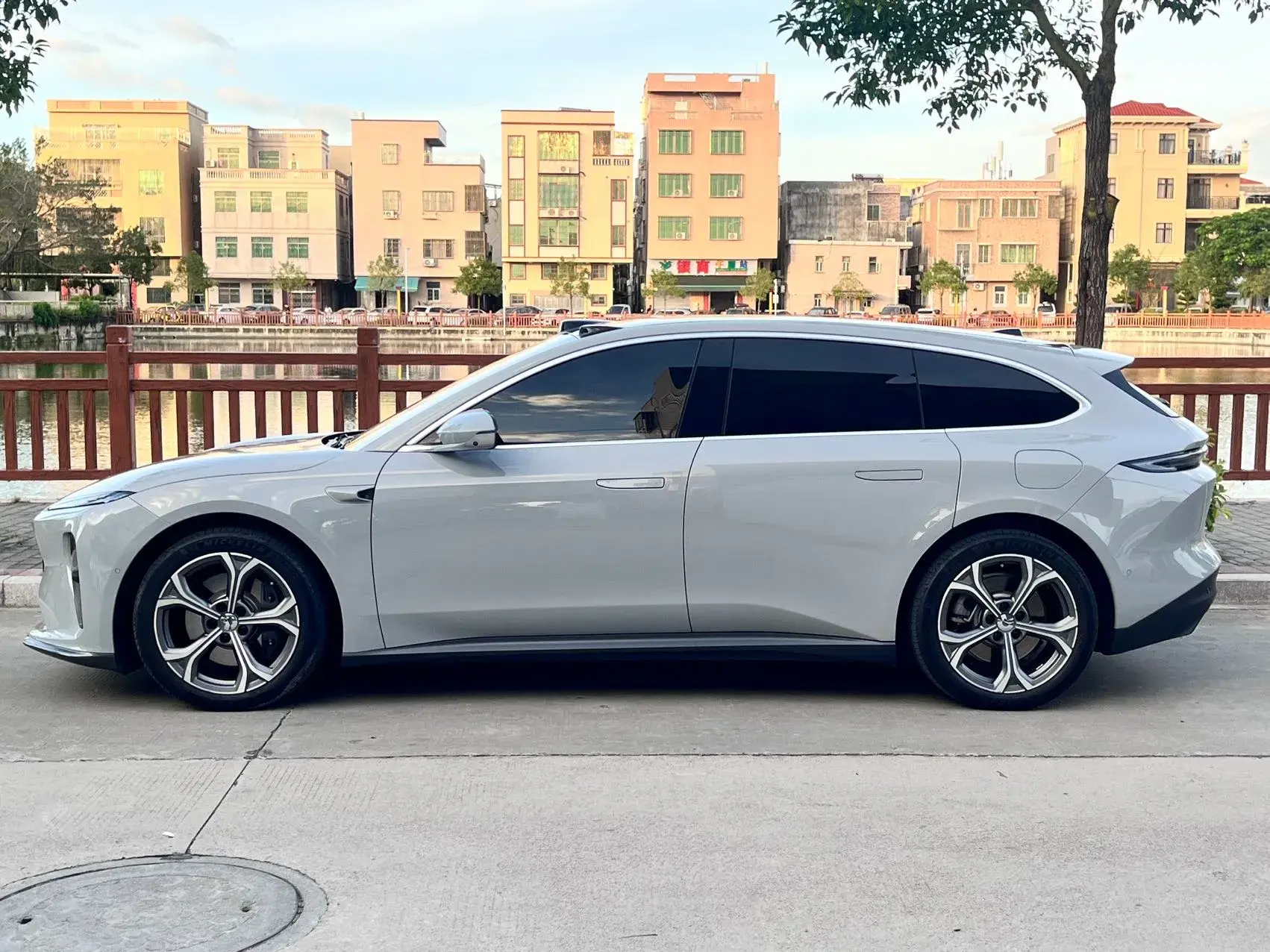 2024 NIO ET5T thumbnail 3