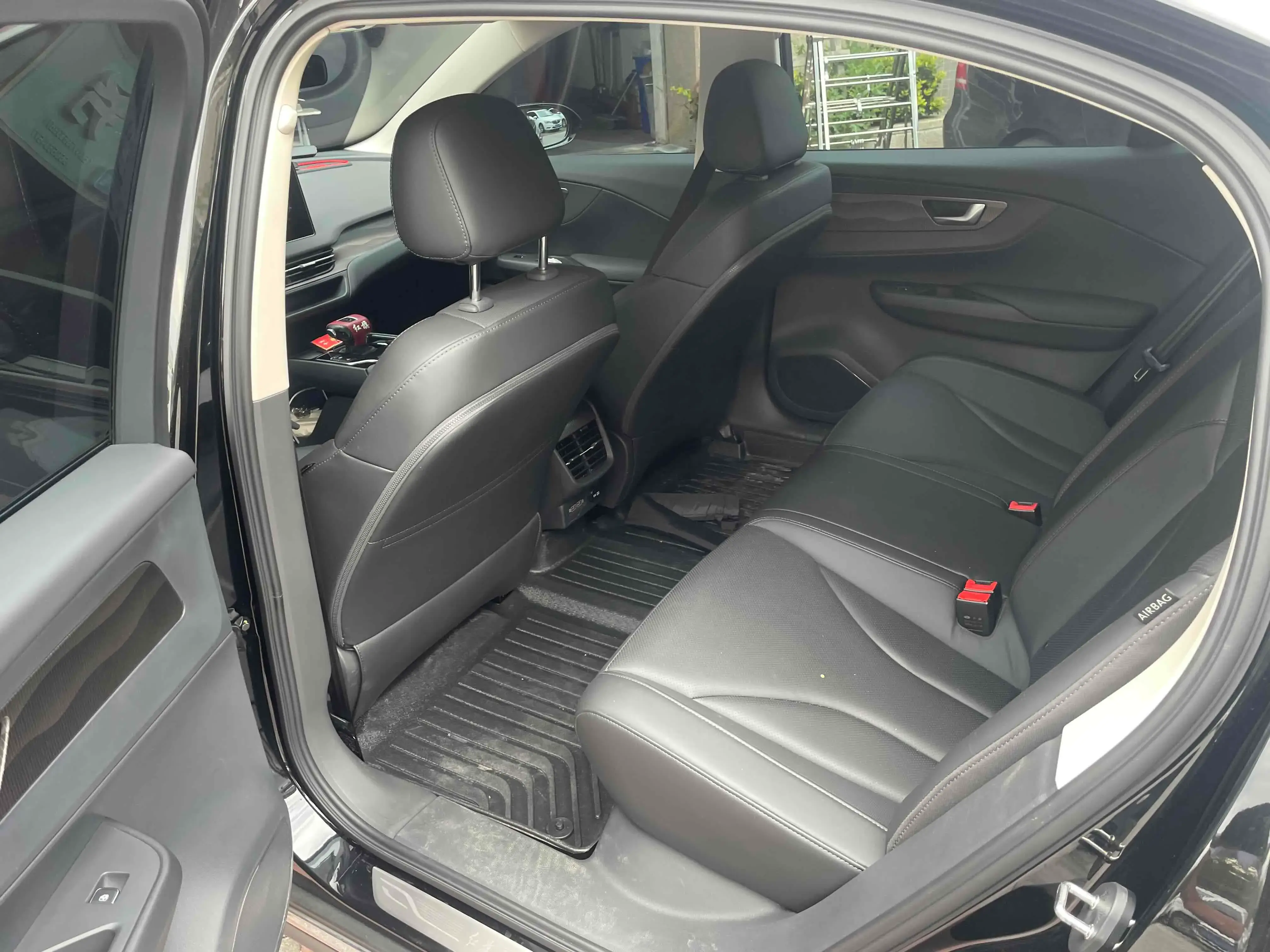 2023 HONGQI E-QM5 thumbnail 3