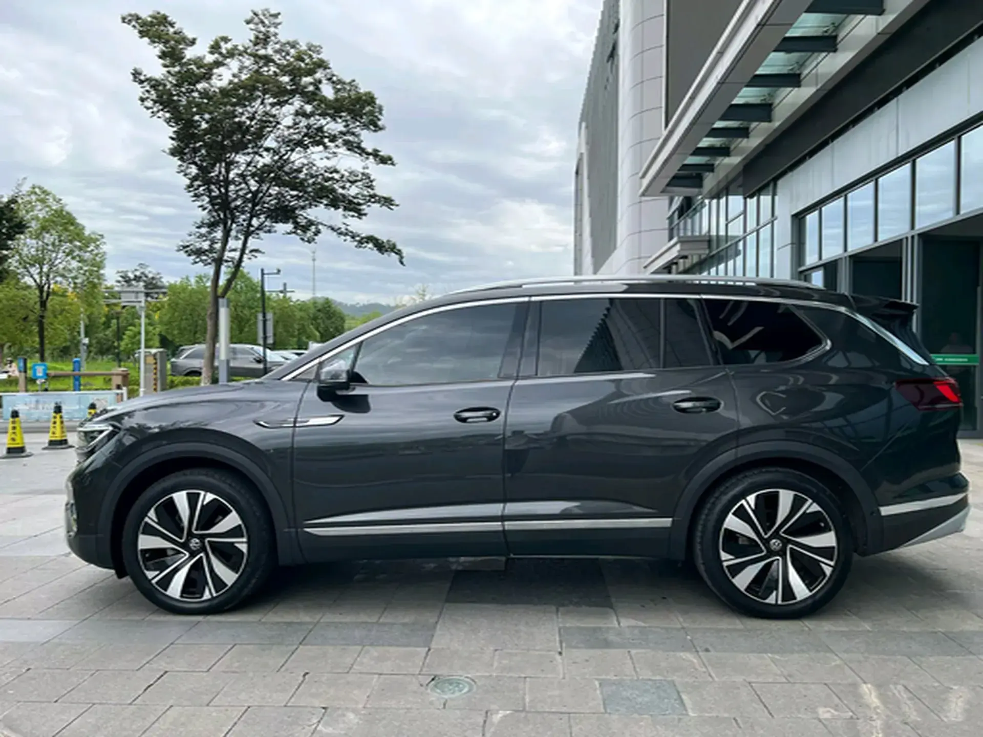 2022 VOLKSWAGEN TALAGON thumbnail 3