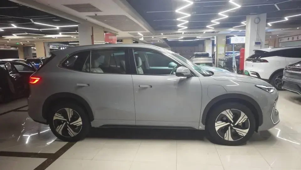 2024 GEELY GALAXY thumbnail 2