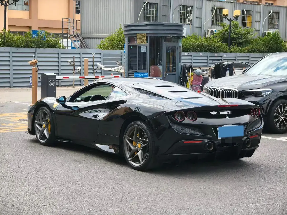 2019 FERRARI F8 thumbnail 3