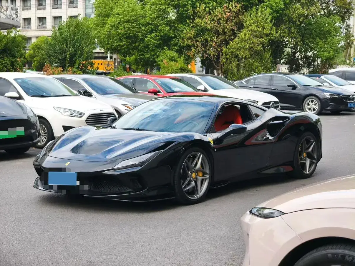 2019 FERRARI F8 view 1