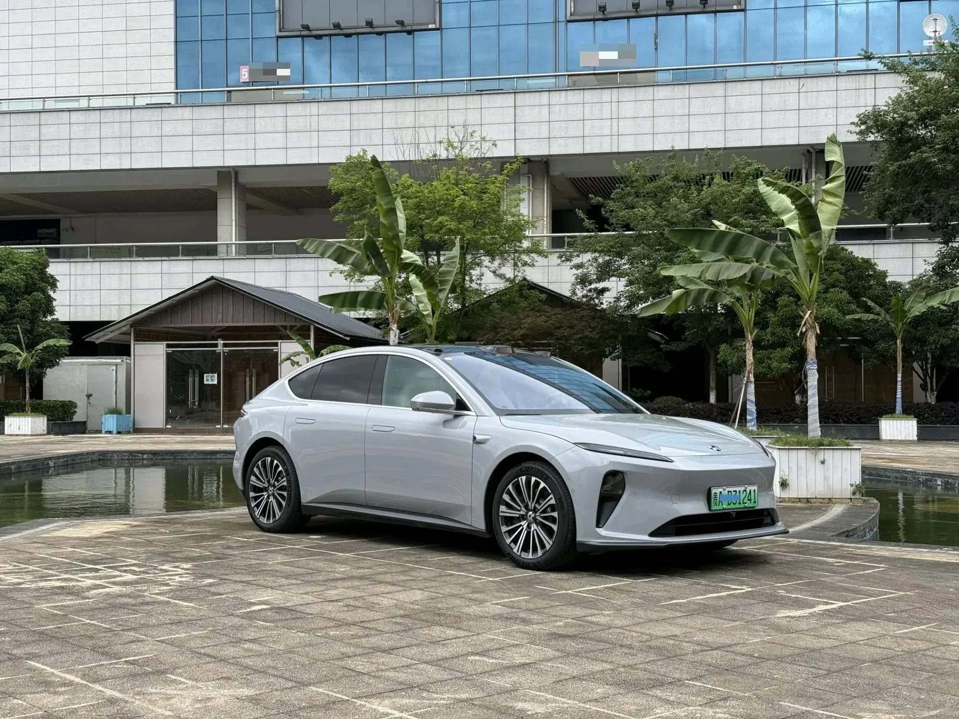 2024 NIO ET5 thumbnail 3