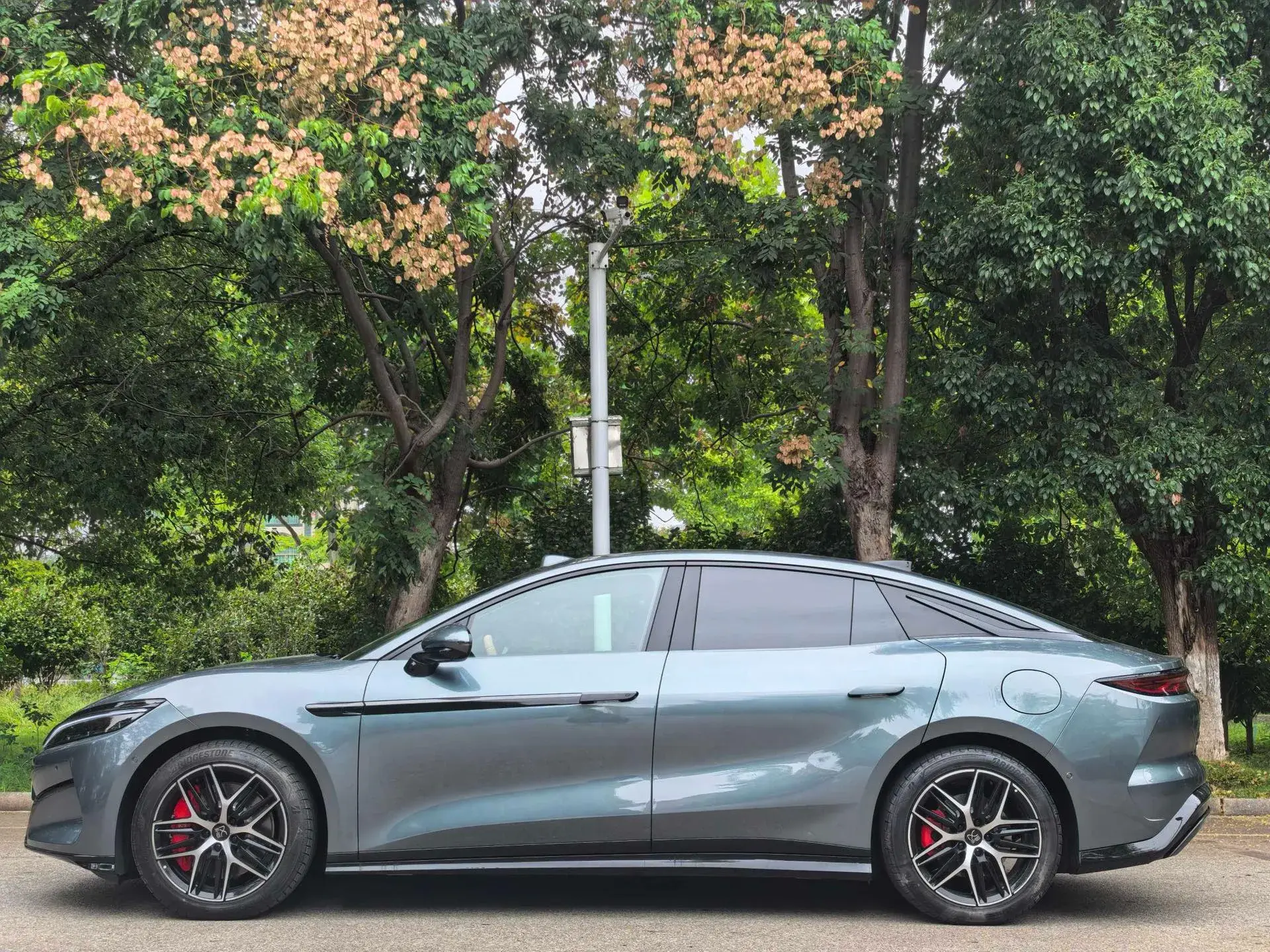 2025 BYD HANL thumbnail 3