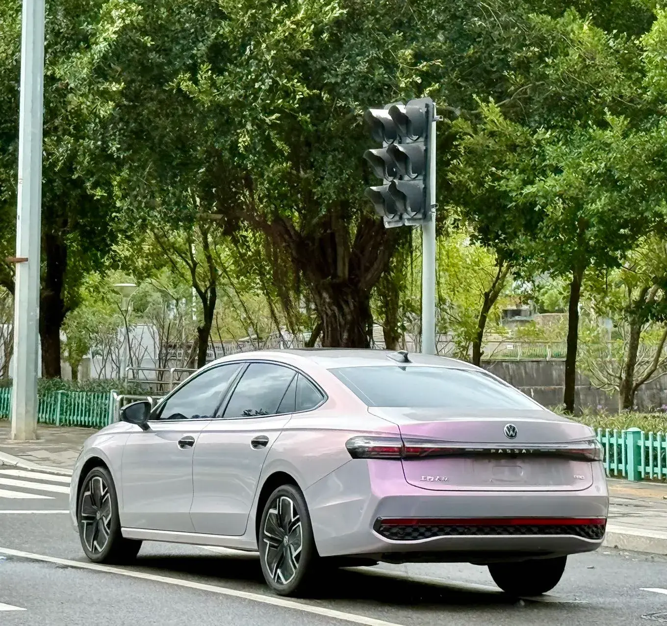 2025 VOLKSWAGEN PASSAT thumbnail 4