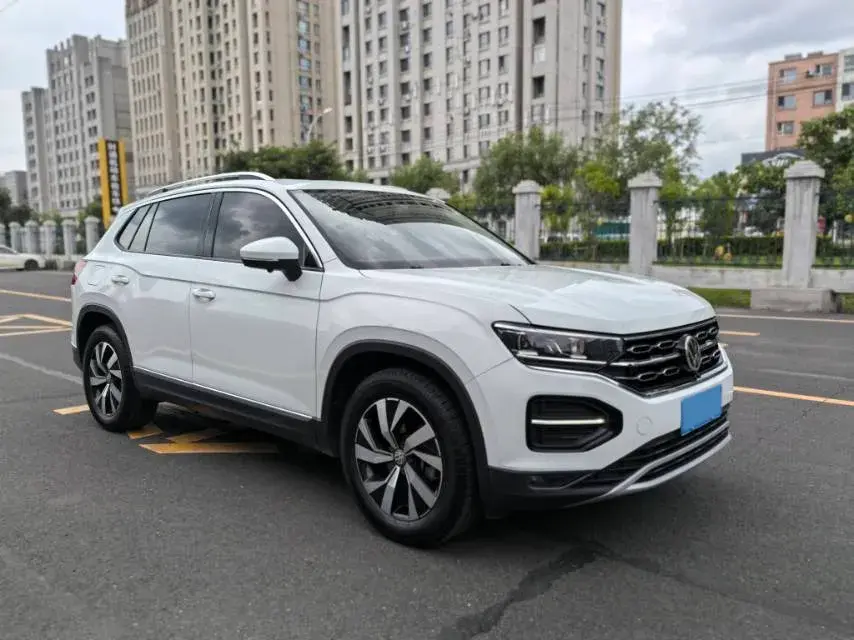 2019 VOLKSWAGEN TAYRON thumbnail 3