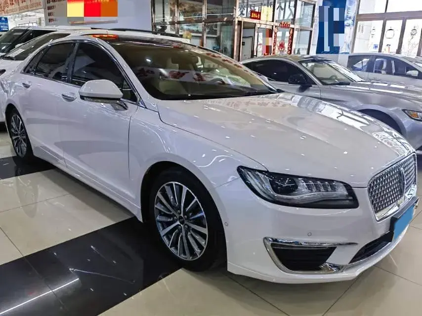 2017 LINCOLN MKZ thumbnail 2