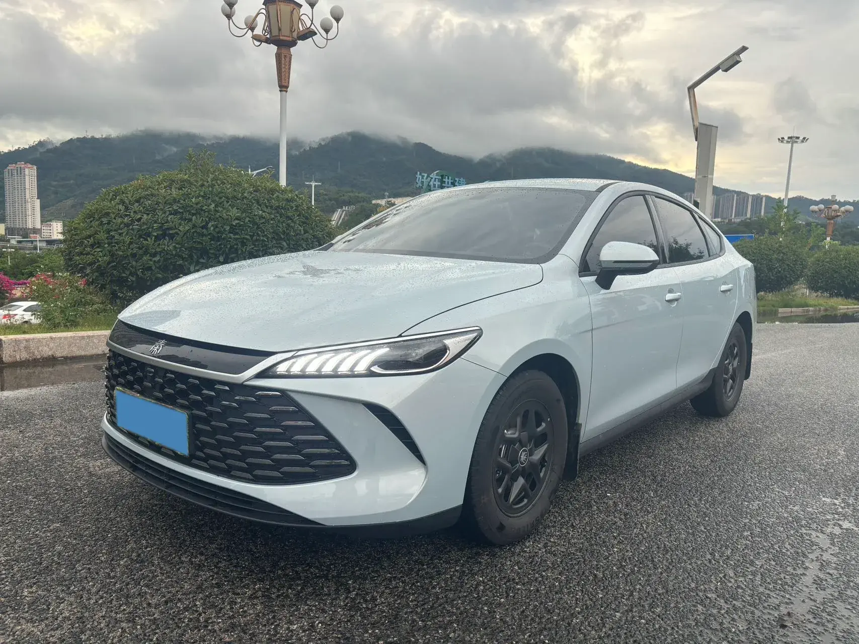 2025 BYD SEAL05 view 1