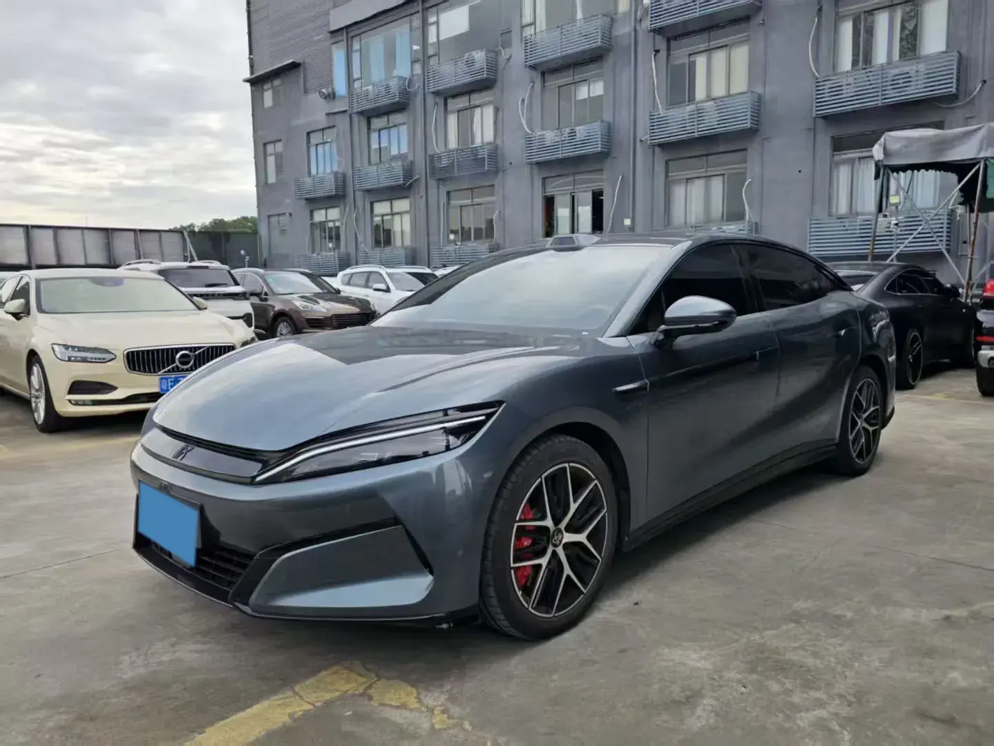 2025 BYD HANL view 1