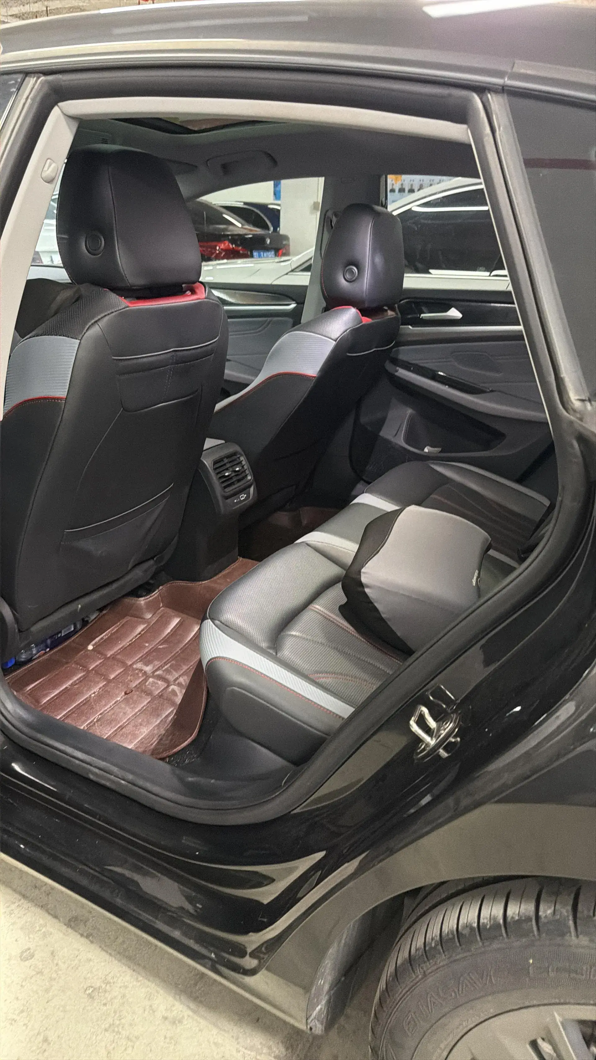 2023 VOLKSWAGEN LAMANDO thumbnail 3