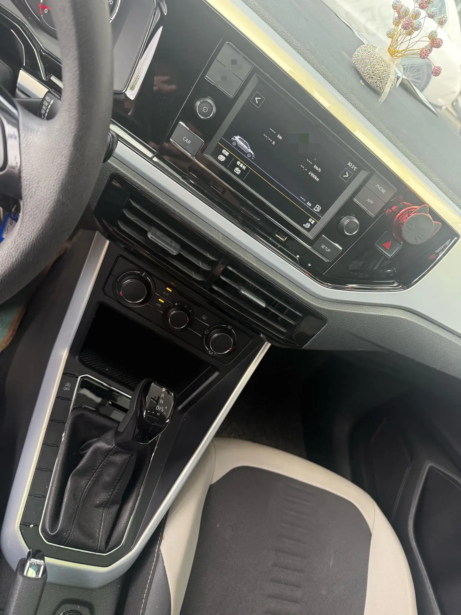 2019 VOLKSWAGEN POLO thumbnail 3