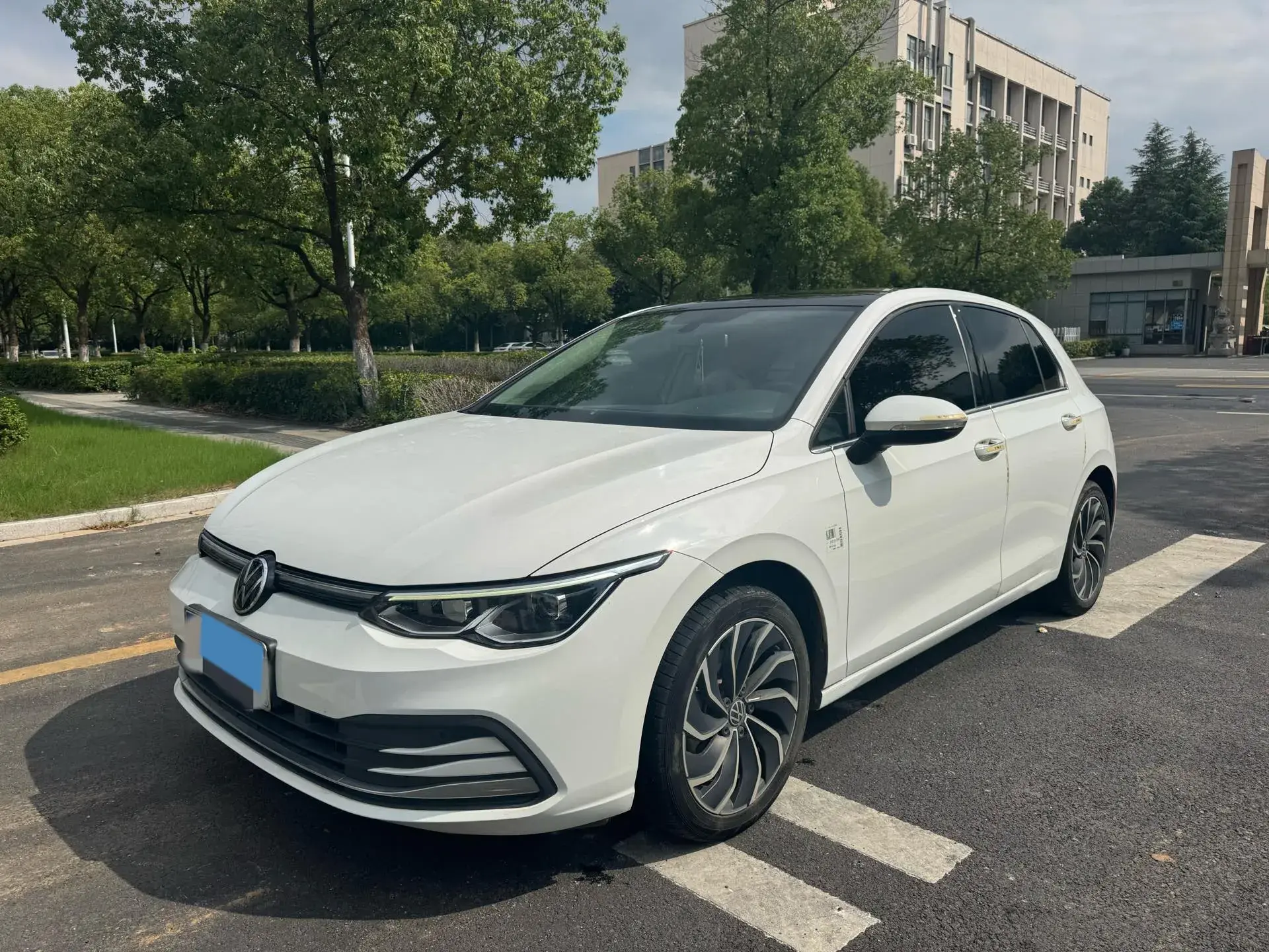 2021 VOLKSWAGEN GOLF view 1