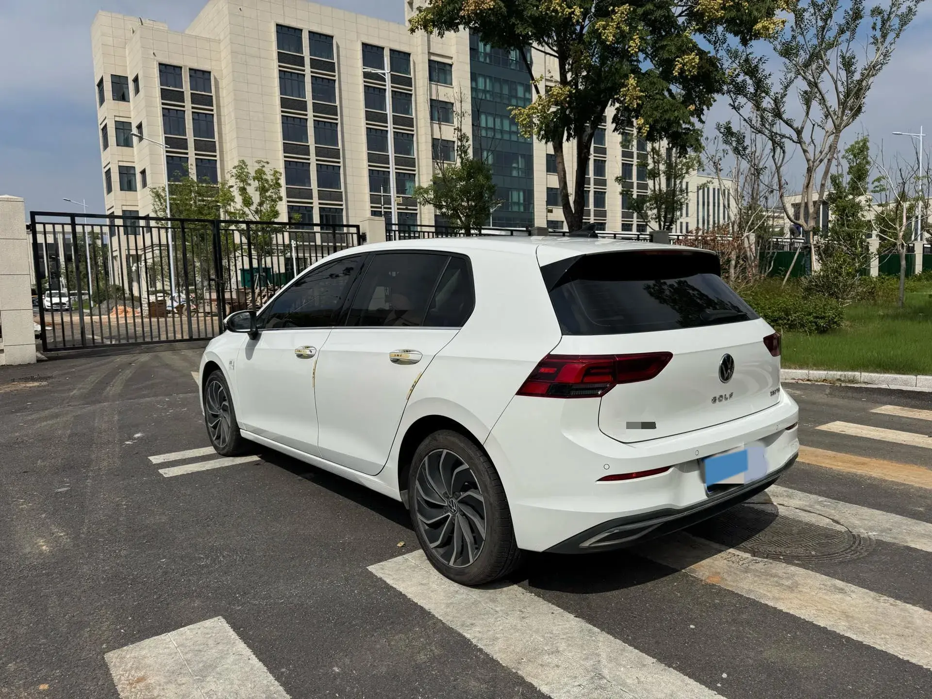 2021 VOLKSWAGEN GOLF thumbnail 3