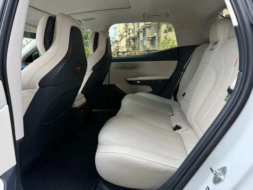 2024 LYNK&CO 07 thumbnail 4