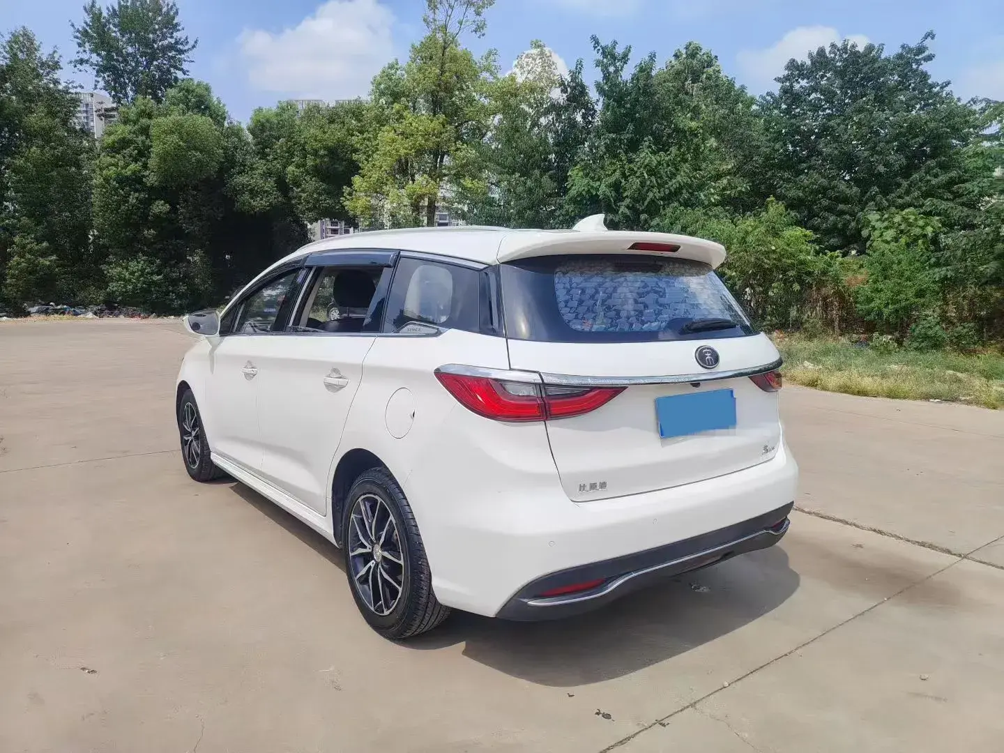 2017 BYD SONG thumbnail 4