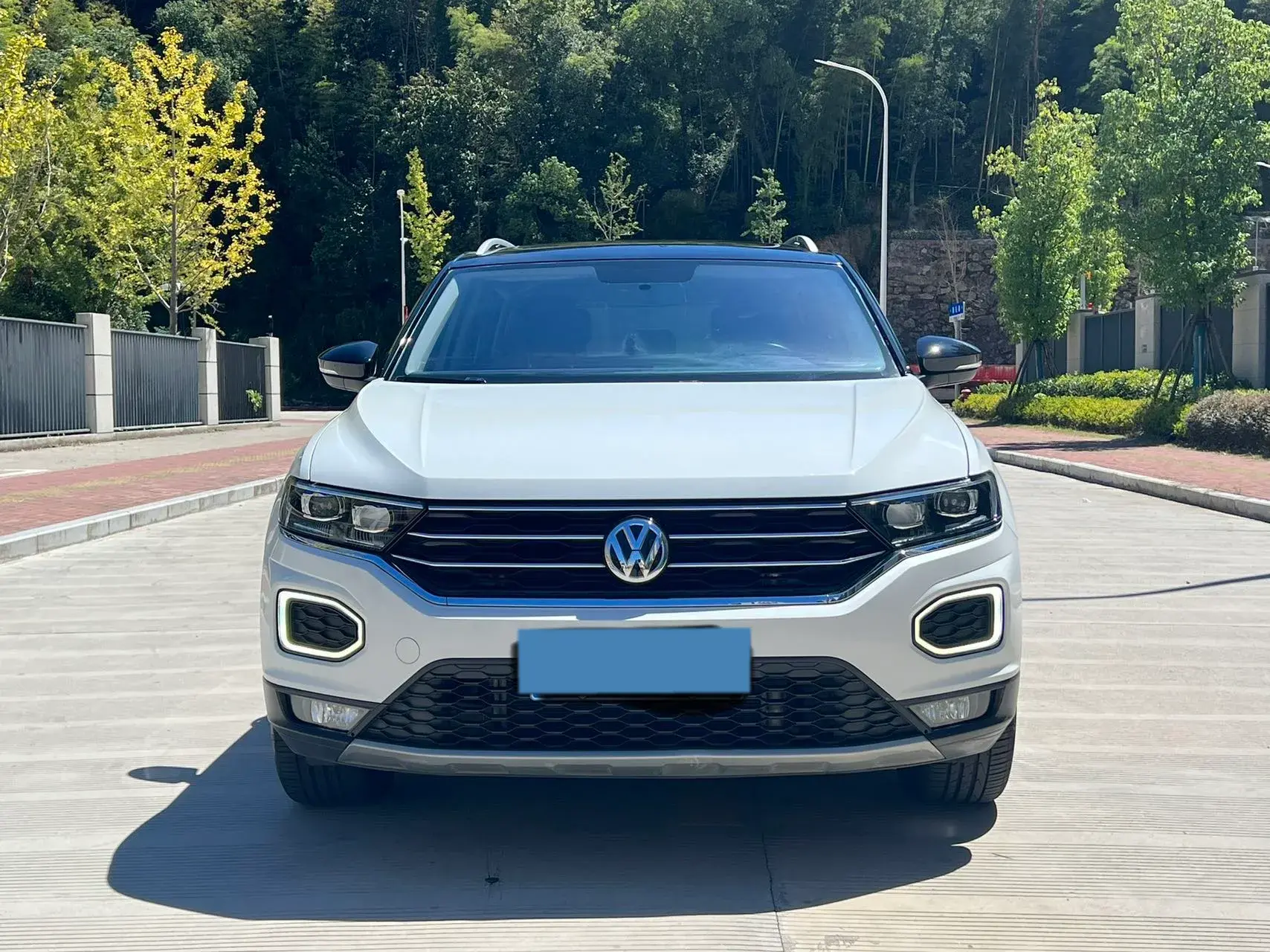 2019 VOLKSWAGEN T-ROC thumbnail 2